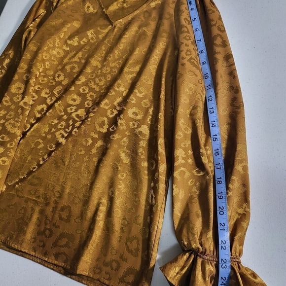 BarIII Leopard Print  Party Top Blouse Long Sleeve Ruffle Cuff V Neck Size  S - Picture 5 of 7